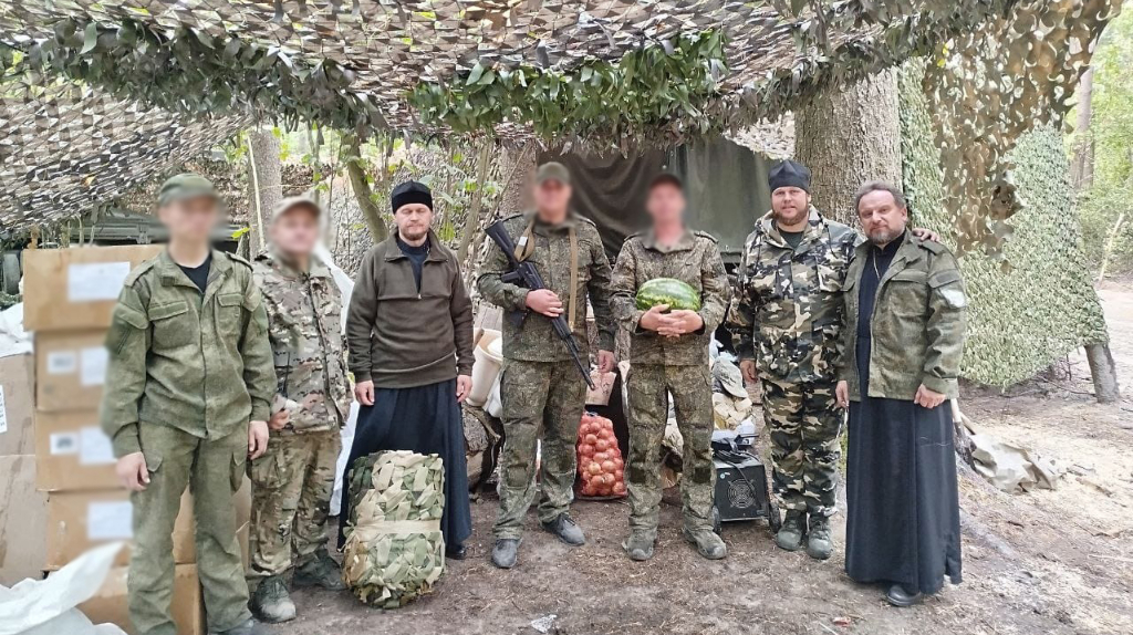 Брянские священники доставили гуманитарную помощь бойцам СВО в Курскую область