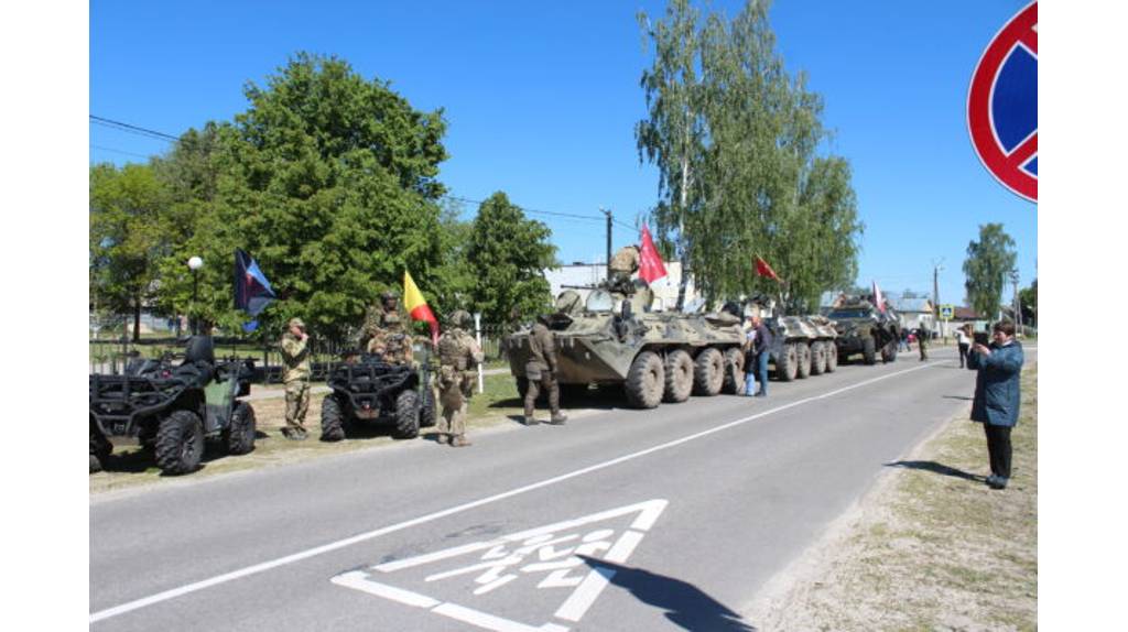 В Суземке в День Победы прошел парад военной техники