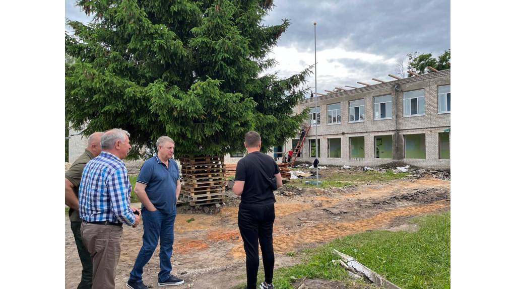 В брянском селе Остроглядово к 1 сентября отремонтируют школу за 83 миллиона рублей