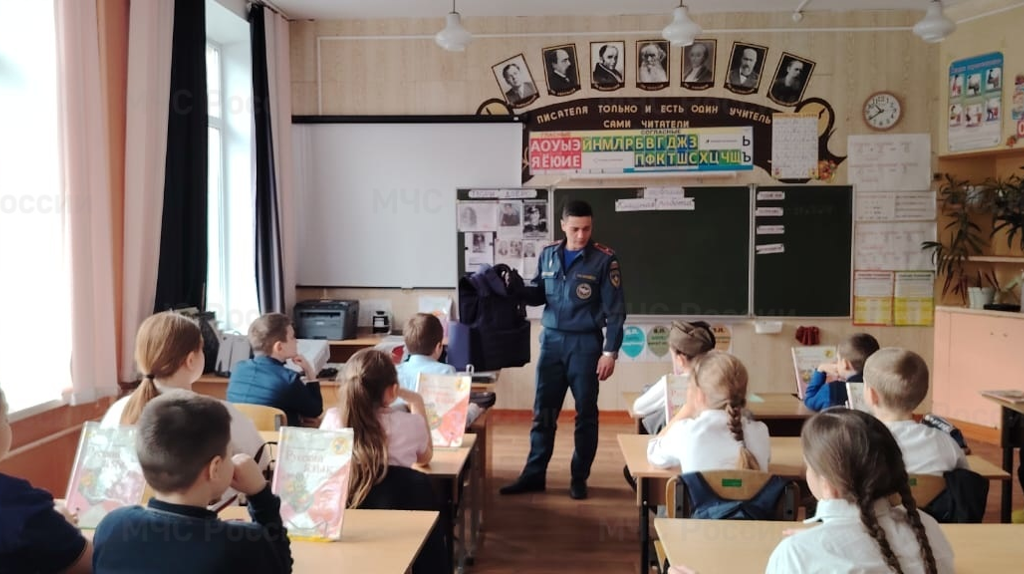 Жуковских и Климовских школьников научили действовать в случае возникновения пожара