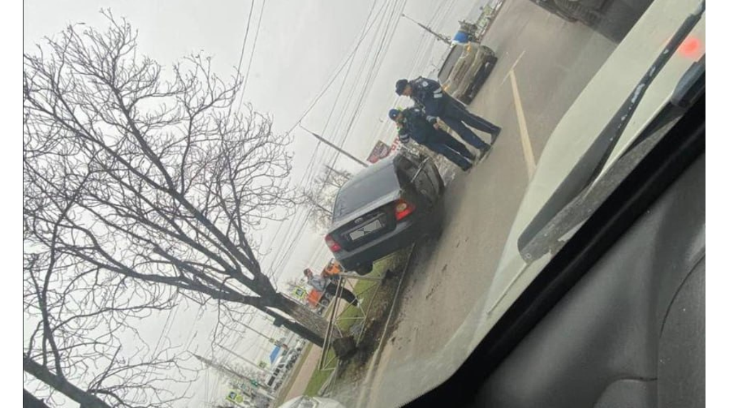 В Брянске возле кольца ДК железнодорожников произошло ДТП