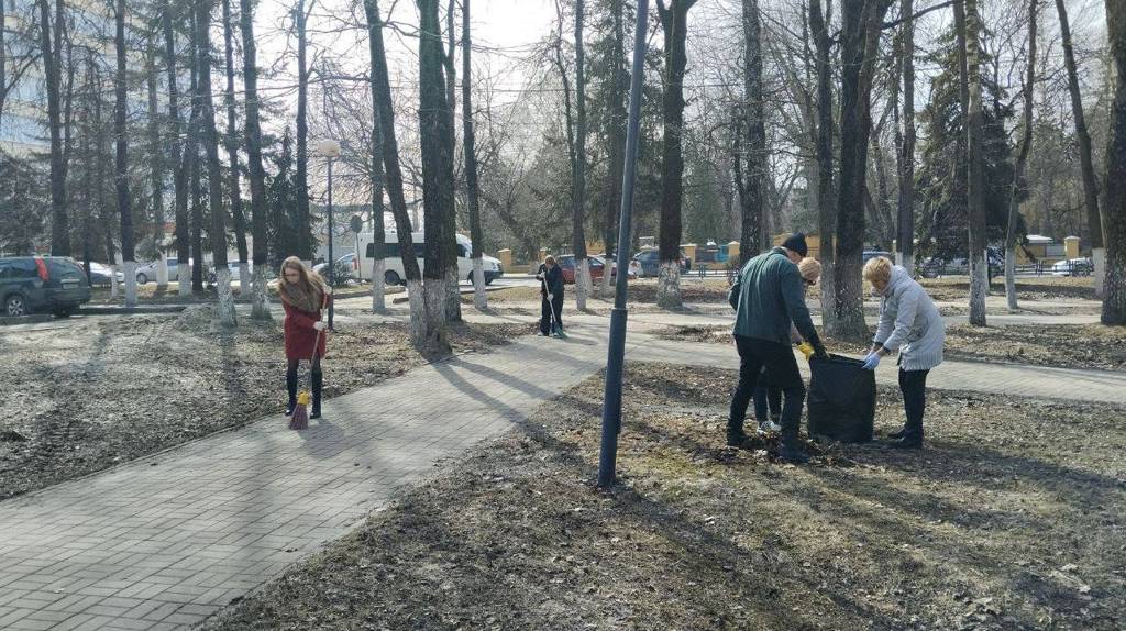 В Брянске навели порядок в сквере Гайдукова