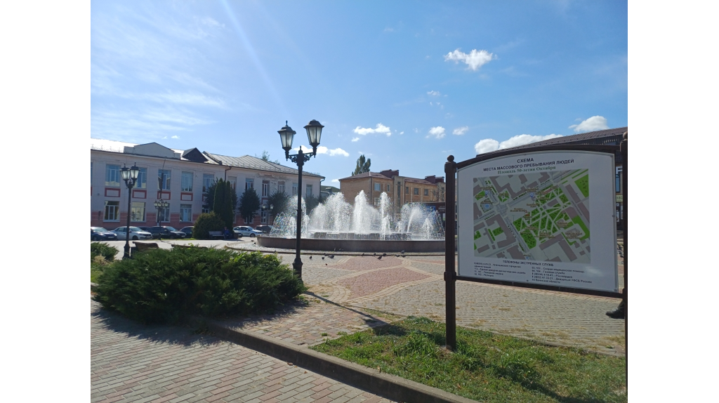 В Клинцах благоустроили площадь у фонтана «Центральный»
