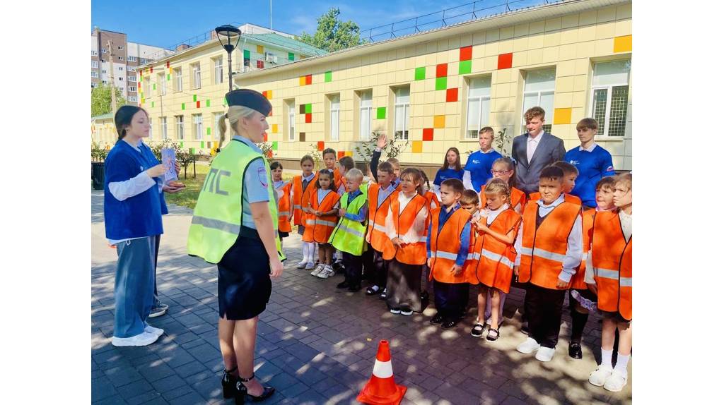 Для юных клинцовских велосипедистов провели экспресс-курс дорожной грамотности