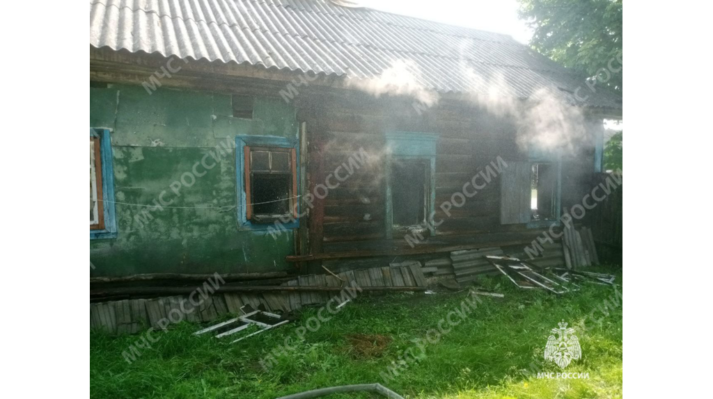 Два человека погибли при пожаре в Климовском районе