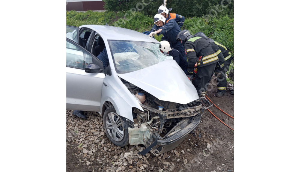 В страшном ДТП под Брянском с фурой и легковушкой погиб 47-летний мужчина
