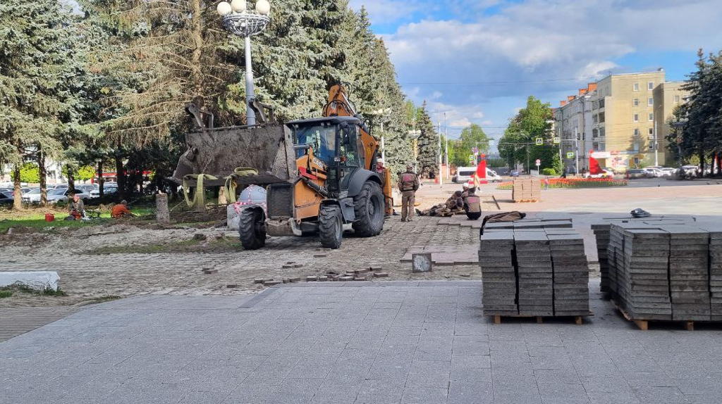 В Брянске началось благоустройство площади Октябрьской революции