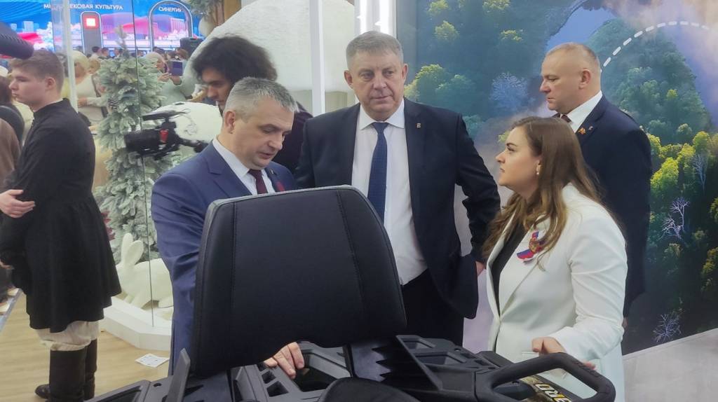 Брянский губернатор Александр Богомаз посетил выставку «Россия» в Москве