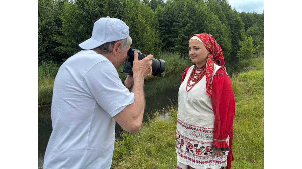 Фотохудожник Костас Асимис прибыл на Брянщину для завершения масштабного проекта