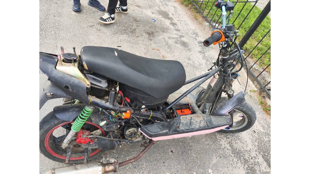 В Клинцах трое юнцов украли скутер