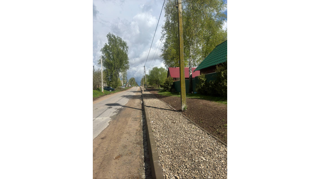 На автодороге Мглин-Старая Романовка-Разрытое обустраивают тротуары