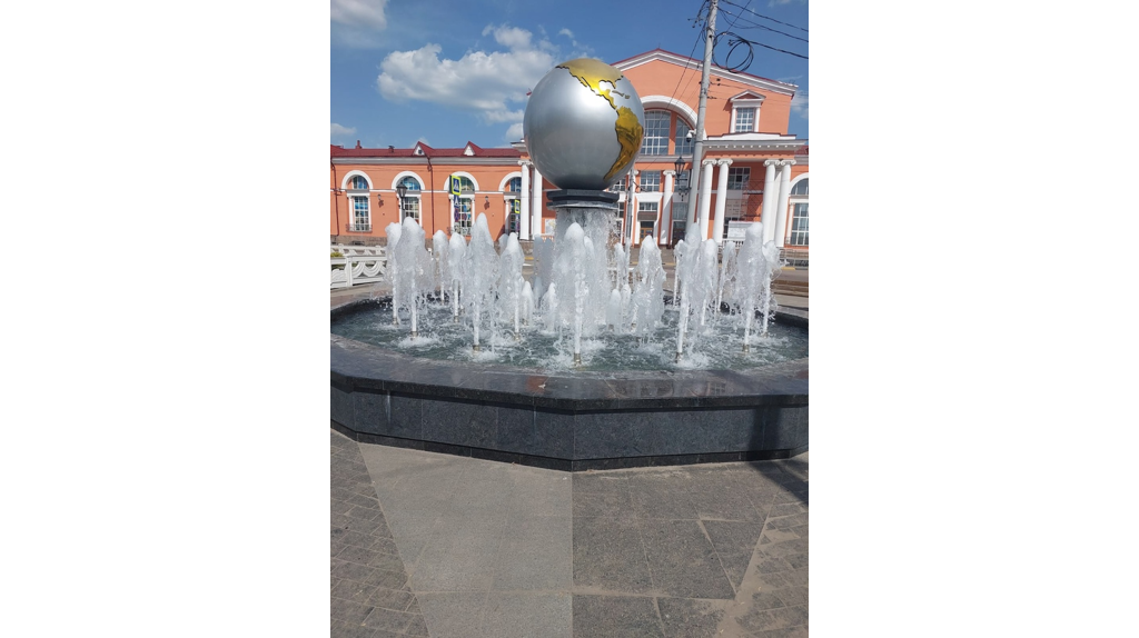 В Брянске запустили первые три фонтана