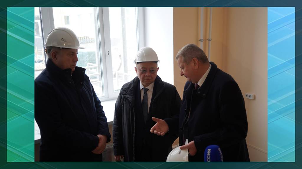 Министр строительства и ЖКХ посетил социально значимые объекты Брянска