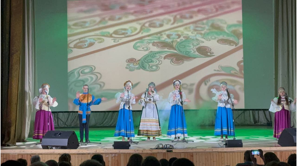 В ГДК Кравцова в Брянске устроили «Весенний хоровод»