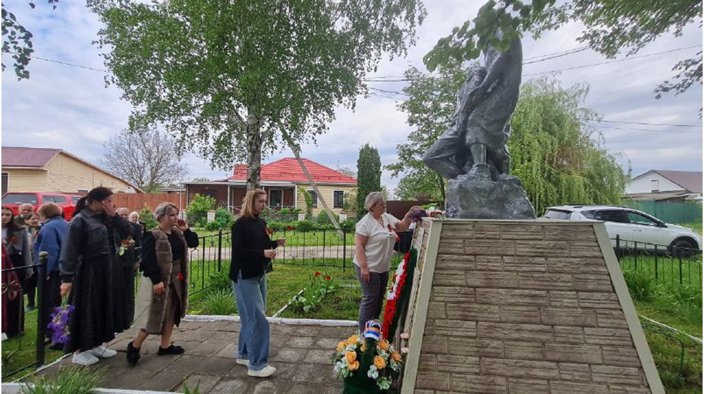 В брянском поселке Суземка почтили память расстрелянных мирных жителей