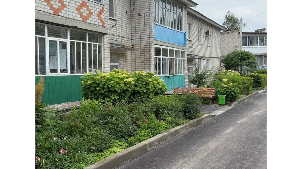 В Почепе по нацпроекту благоустроили три двора