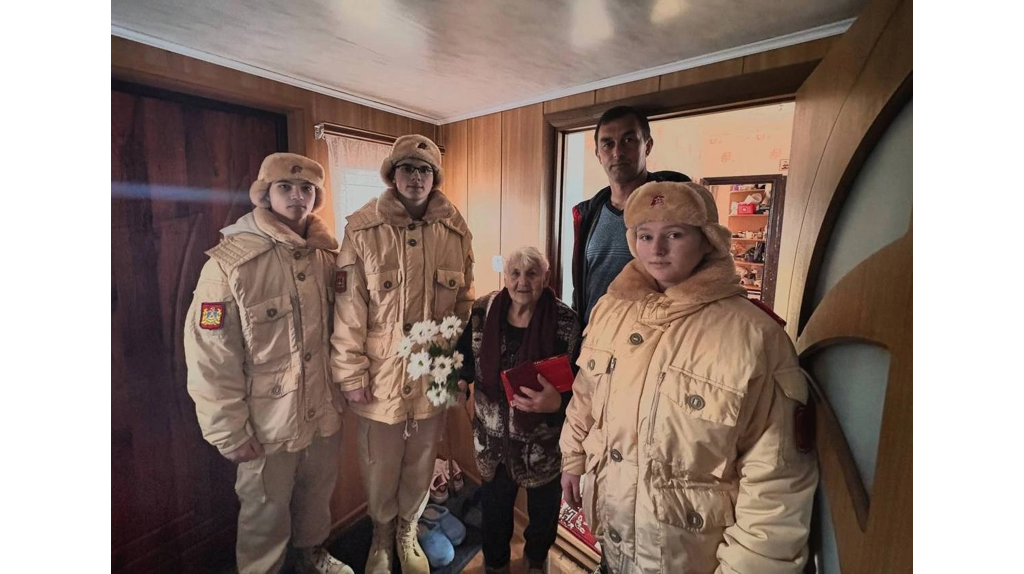 Унечским труженицам тыла вручили медали в честь 80-летия Великой Победы
