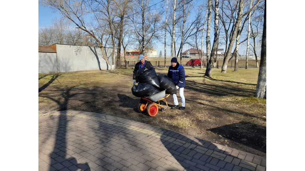 В Брянске устроили пятничную генеральную уборку