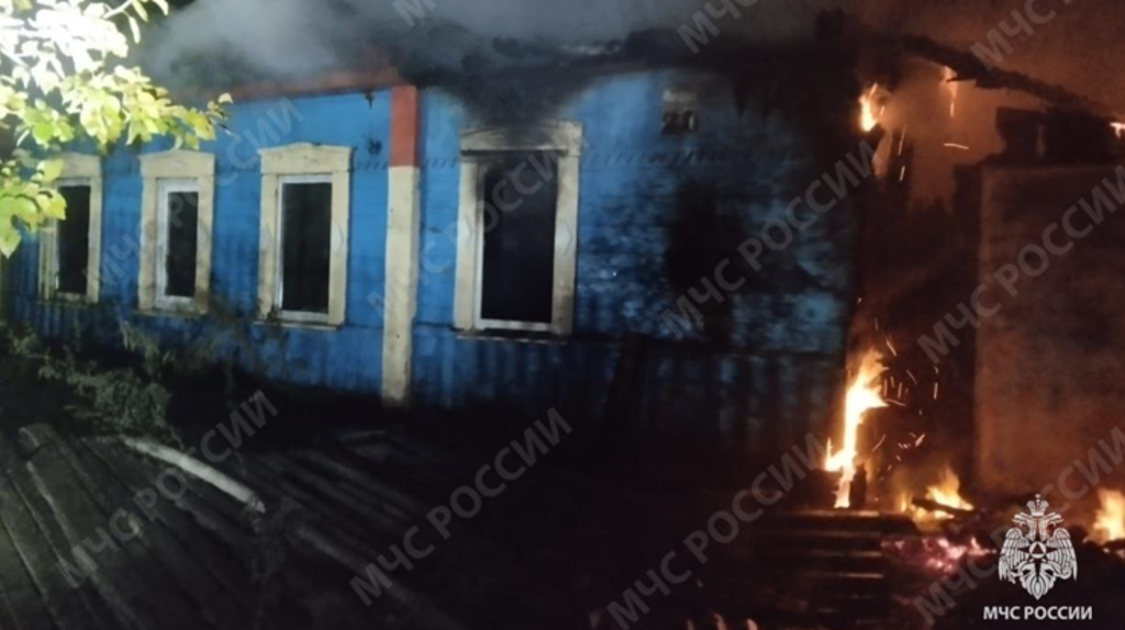 В городе Фокино ночью сгорел жилой дом