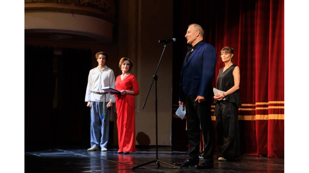 В Брянске выбрали лучшие спектакль и актера на фестивале «Славянские театральные встречи»