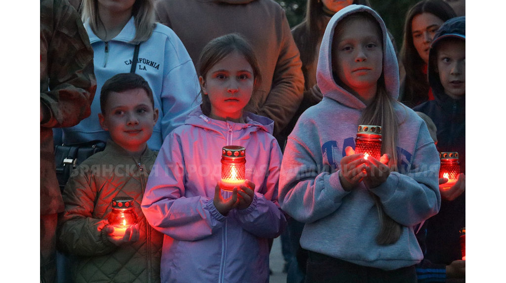 На Кургане Бессмертия в Брянске зажглись «Свеча памяти» и «Огненные картины войны»