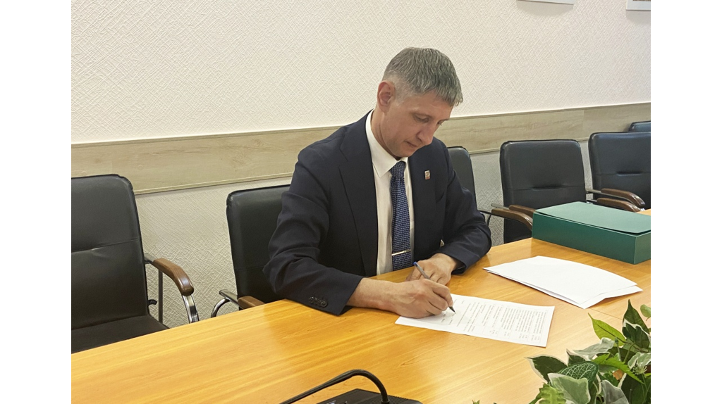 Еще два кандидата в губернаторы сдали подписи брянских депутатов в свою поддержку