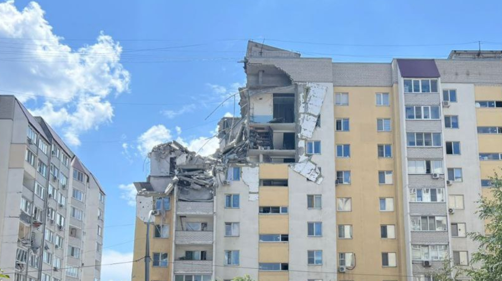 В Саратове произошел взрыв в подъезде жилого дома