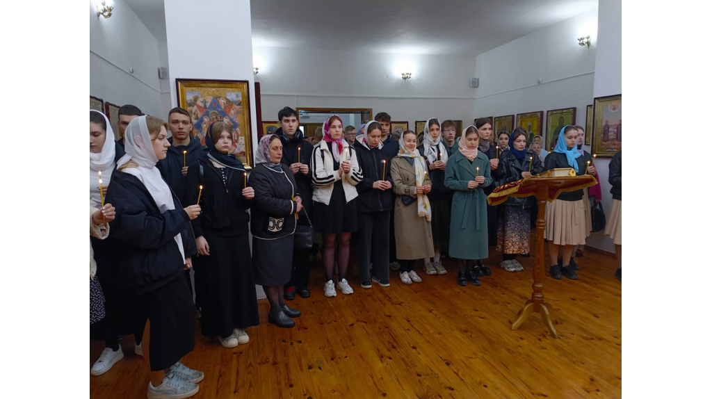 Для брасовских выпускников совершили молебен перед экзаменами