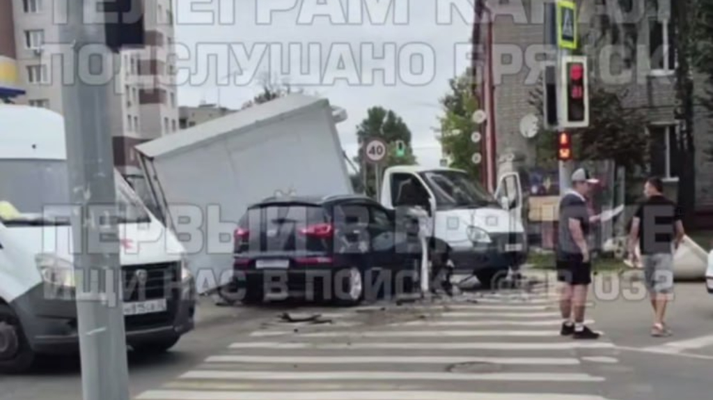В Брянске на улице Почтовой произошло серьезное ДТП
