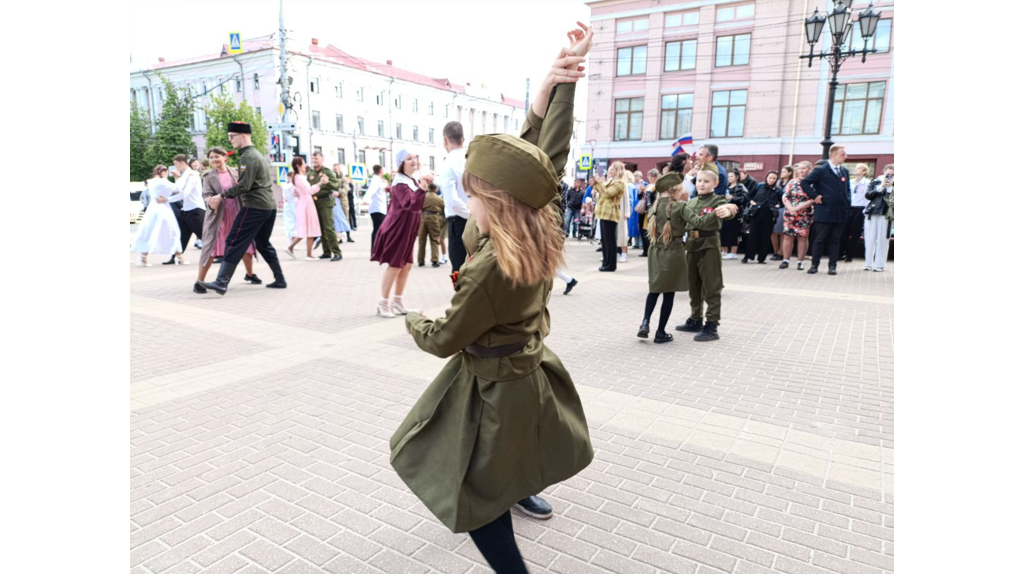 В Брянске состоялась Всероссийская акция «Вальс Победы»