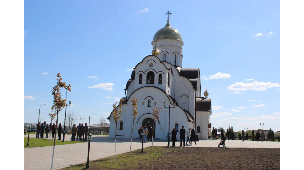 Жители брянского села Меленск поблагодарили братьев Богомазов за строительство храма