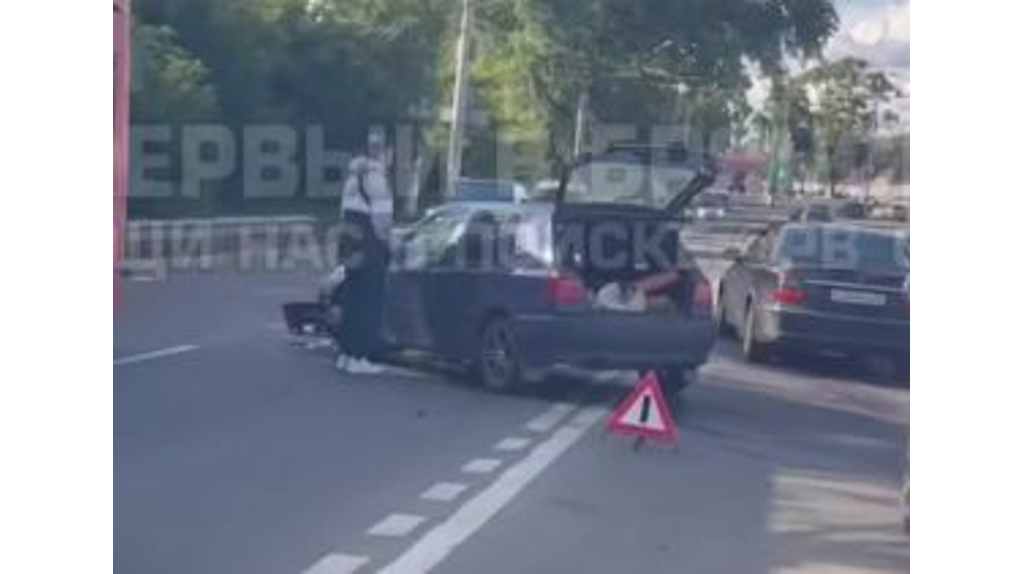 Возле вокзала Брянск-Орловский столкнулись две легковушки
