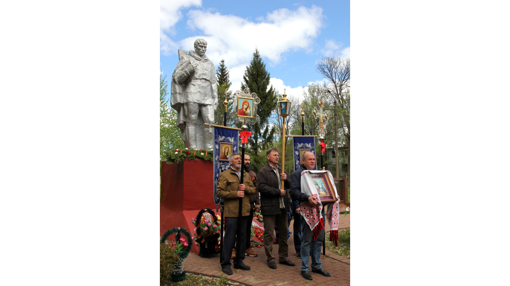 Крестный ход с «Бессмертным полком» состоялся в селе Алешенка Навлинского благочиния