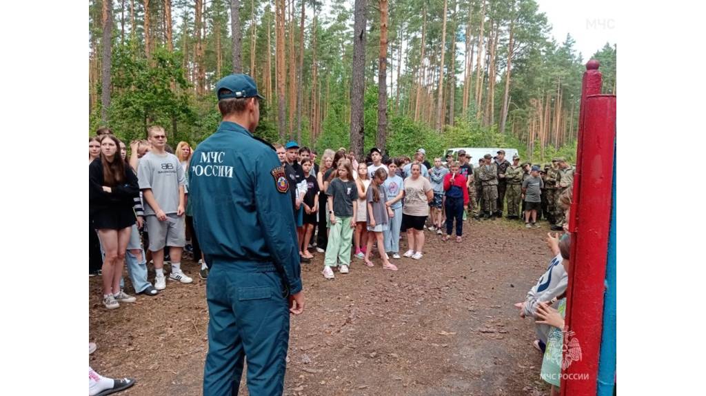 В суражском лагере «Новокэмп» детям рассказали о пожарной безопасности