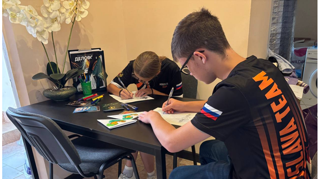 Подопечные фонда «Мирослава Брянск» написали защитникам Родины душевные письма