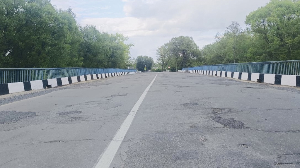 Прокуратура потребовала заделать ямы на автомобильном мосту в Красной Горе