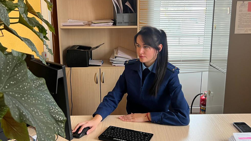 Брянский судебный пристав получила пять лет колонии за мошенничество