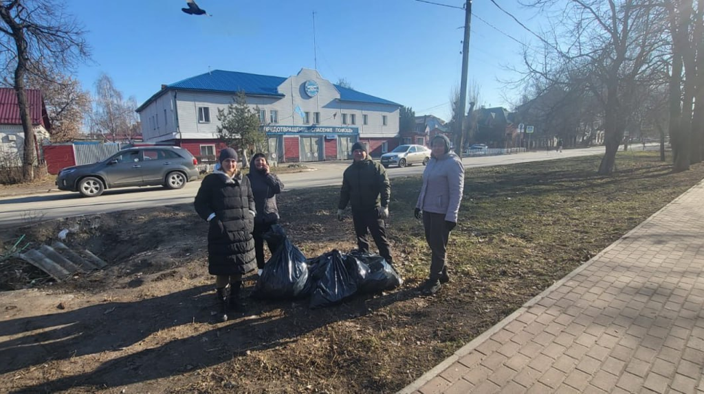 В Брянске устроили пятничную генеральную уборку