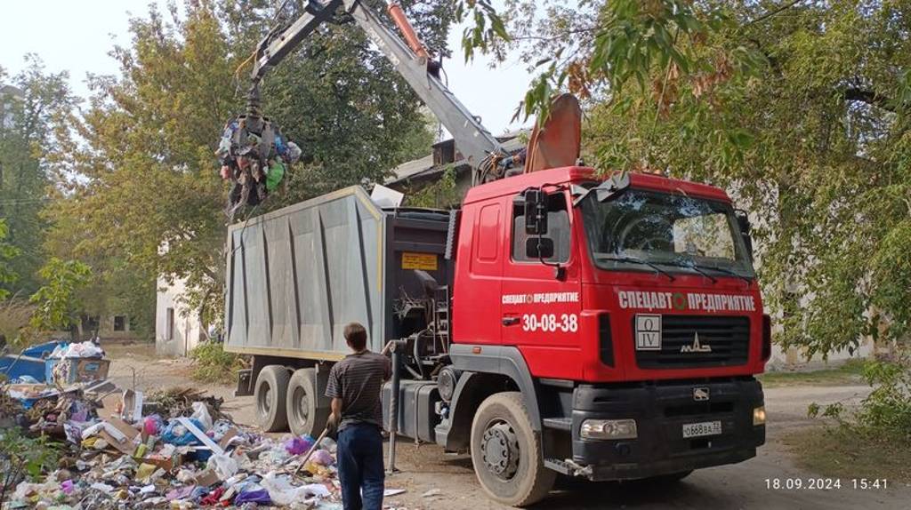 В Фокинском районе ликвидировали стихийную свалку