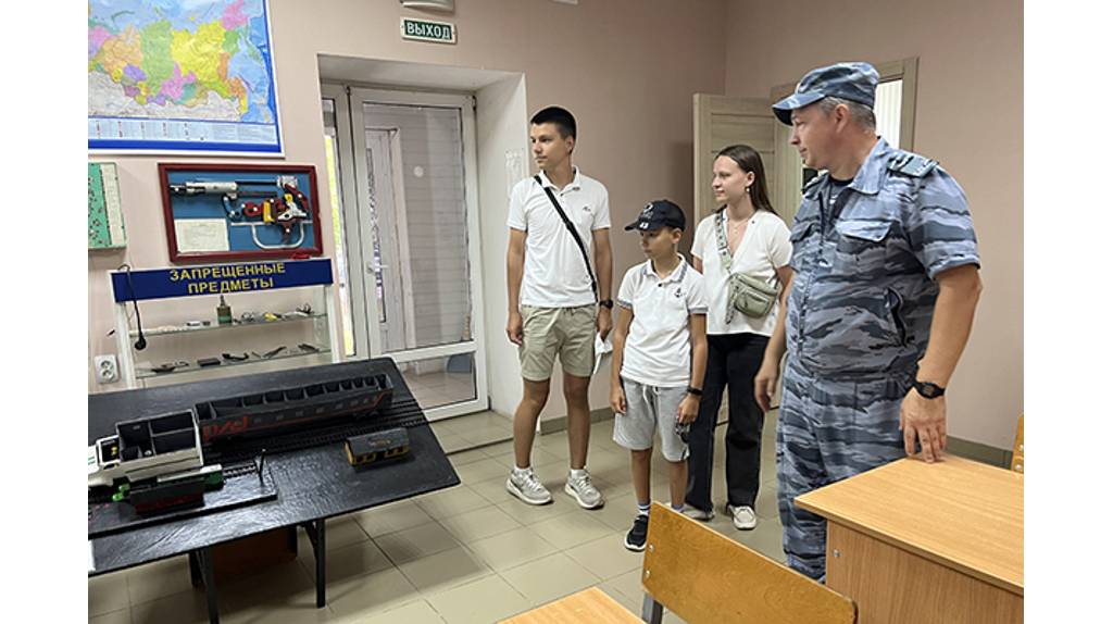 В Новозыбкове дети работников СИЗО провели «Один день на службе с папой»
