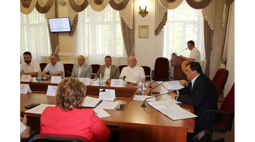 Трое брянцев станут заслуженными строителями региона