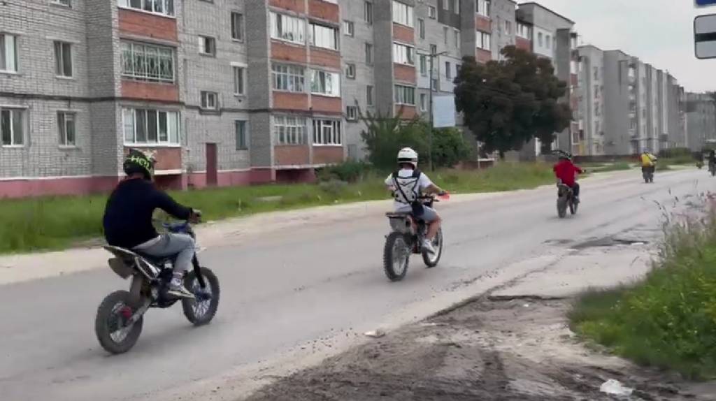 Смертельные игрушки: запретят ли брянским подросткам водить мопеды и скутеры?