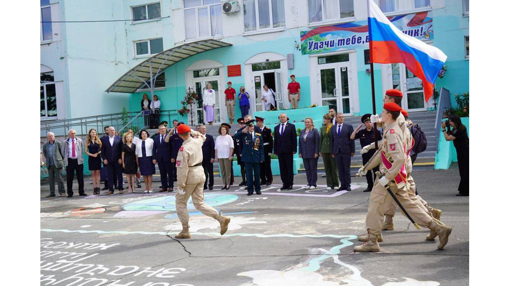 В Брянске со столетием торжественно поздравили ветерана войны Бориса Шапошникова