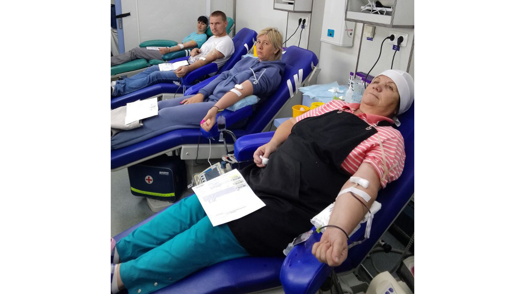62 жителя брянского Глинищево поделились кровью
