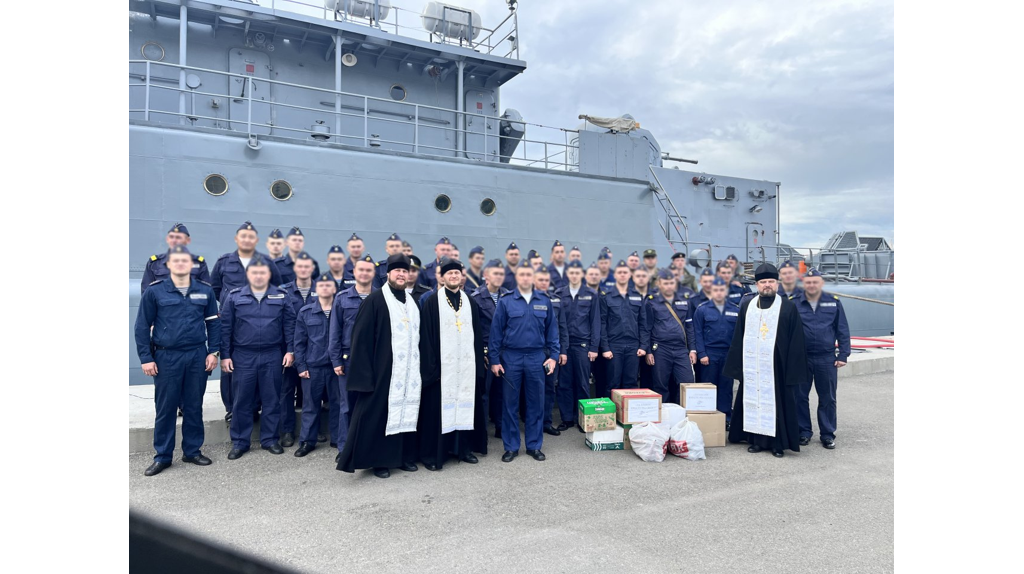 Священники передали военным морякам 1,5 тонны брянского картофеля, сладости и письма