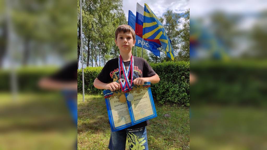 Юный житель Дятьково взял две медали на соревнованиях по авиамодельному спорту