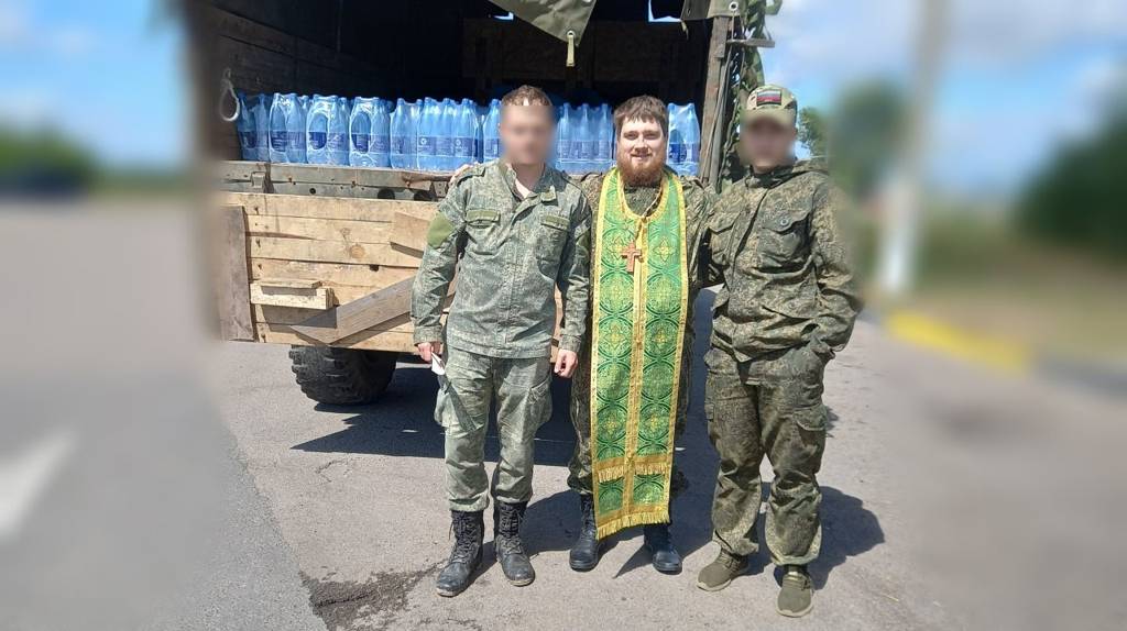 Брянский военный священник передал гуманитарный груз бойцам СВО