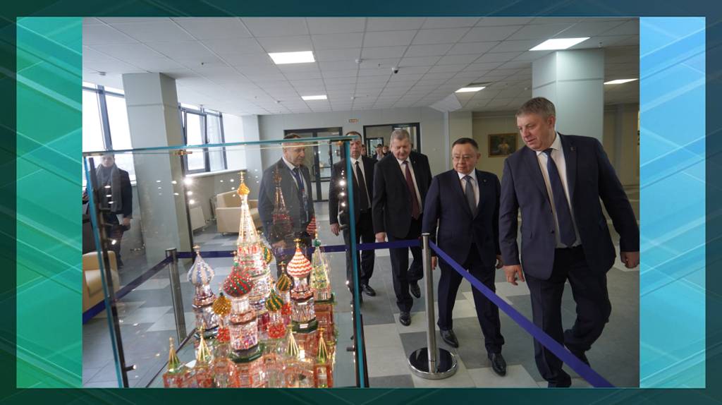 Министр строительства и ЖКХ РФ Ирек Файзуллин посетил Дворец единоборств в Брянске
