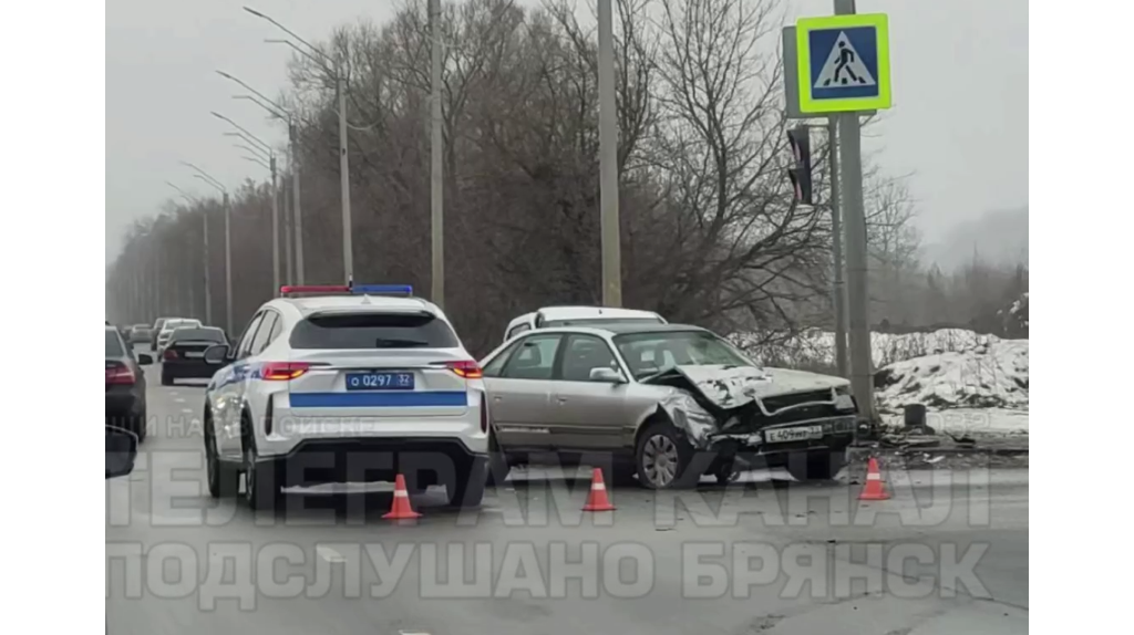 В Брянске на улице Флотской в ДТП попали две легковушки