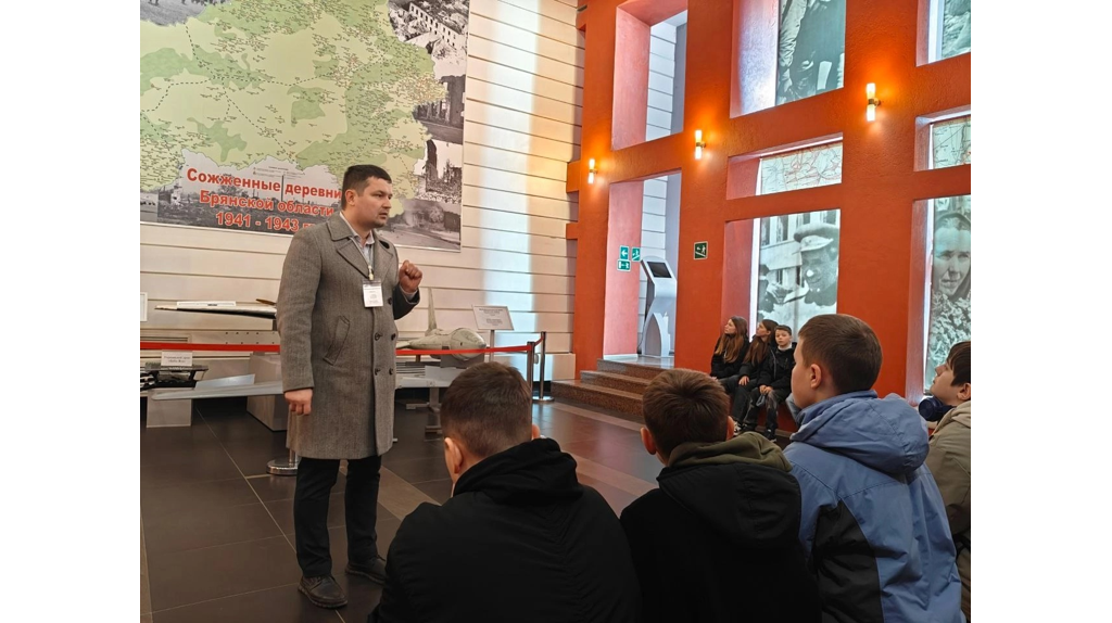 Для унечских школьников устроили экскурсию по мемориальному комплексу «Хацунь»